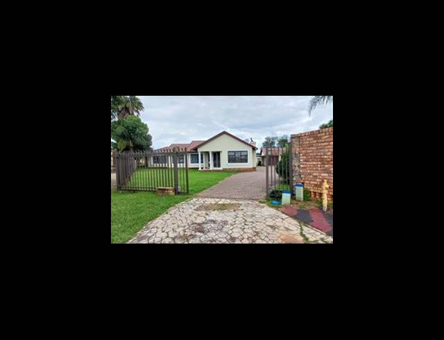 4 BEDROOM HOUSE FOR SALE IN THE ORCHARDS